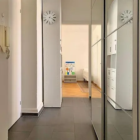 Comfort For One Guest With Shared Bathroom In Enge Near Centre & Zurich, July & August Only