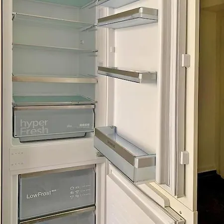 Appartamento Comfort For One Guest With Shared Bathroom In Enge Near Centre & Zurich, July & August Only Zurigo