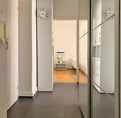 Comfort For One Guest With Shared Bathroom In Enge Near Centre & Zurich, July & August Only