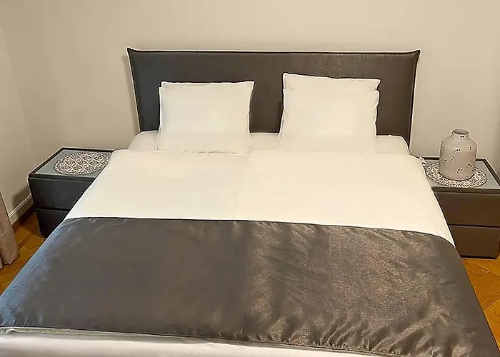 Comfort For One Guest With Shared Bathroom In Enge Near Centre & Zurich, July & August Only Appartamento Zurigo