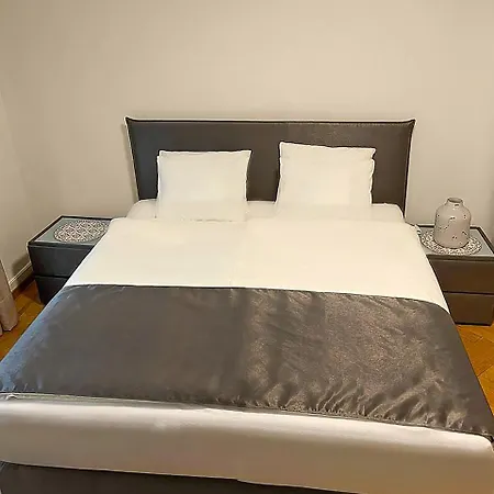 Comfort For One Guest With Shared Bathroom In Enge Near Centre & Zurich, July & August Only Apartment Zurich